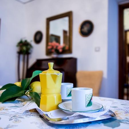 Il Giglio Rosso Apartment Napoli Ruang foto