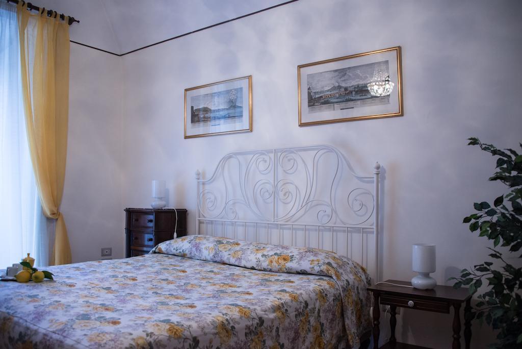 Il Giglio Rosso Apartment Napoli Ruang foto